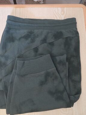 Old Navy Dark Olive Tie-Dye Jogger Pants